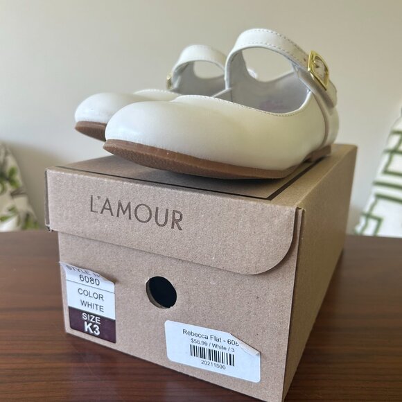 L'Amour Girls White Dress Shoes - Picture 2 of 6